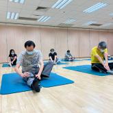 舍友參與社區的運動班，培養運動習慣
